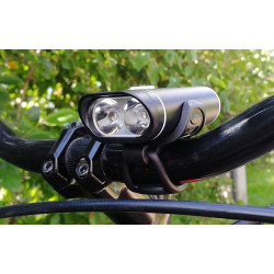 Фонарь V-330 велосипедный 2xCREE XPG 330лм, 2 ур.ярк.+мигание, IP44, Li-PO 2000mAh,встр. ЗУ